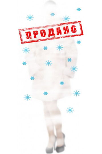 Короткая мутоновая шуба с капюшоном цвета чайная роза